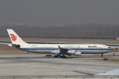 date：2010-02-19location：Beijing Capital Intl Airport - ZBAAairline：Air China - CCAregistration：B-2389aircraft：A340-300
