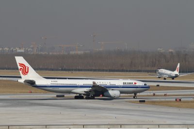 date：2010-02-19location：Beijing Capital Intl Airport - ZBAAairline：Air China - CCAregistration：B-6092aircraft：A330-200