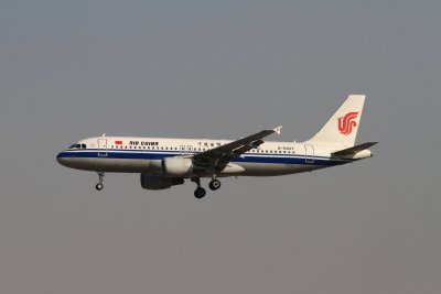 date：2010-02-19location：Beijing Capital Intl Airport - ZBAAairline：Air China - CCAregistration：B-6607aircraft：A320-200