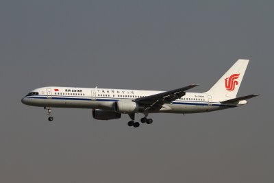 date：2010-02-19location：Beijing Capital Intl Airport - ZBAAairline：Air China - CCAregistration：B-2826aircraft：B757-200