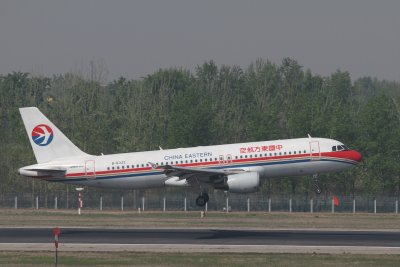 date：2010-05-01location：Beijing Capital Intl Airport - ZBAAairline：China Eastern Airlines - CESregistration：B-6333aircraft：A320-200