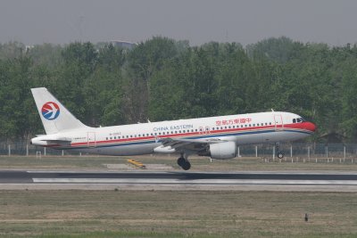 date：2010-05-01location：Beijing Capital Intl Airport - ZBAAairline：China Eastern Airlines - CESregistration：B-2203aircraft：A320-200