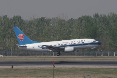 date：2010-05-01location：Beijing Capital Intl Airport - ZBAAairline：China Southern Airlines - CSNregistration：B-5221aircraft：B737-700