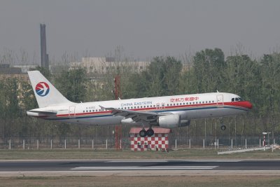 date：2010-05-01location：Beijing Capital Intl Airport - ZBAAairline：China Eastern Airlines - CESregistration：B-6262aircraft：A320-200