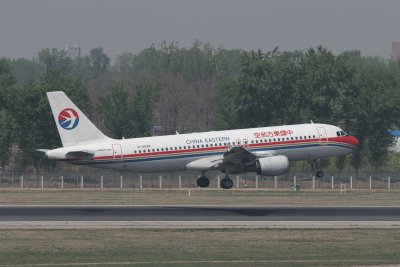 date：2010-05-01location：Beijing Capital Intl Airport - ZBAAairline：China Eastern Airlines - CESregistration：B-6028aircraft：A320-200