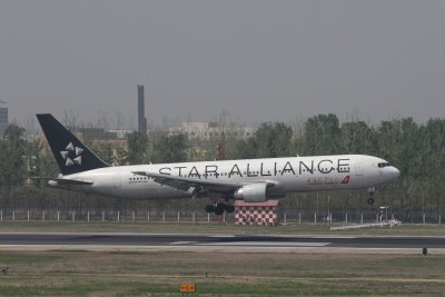 date：2010-05-01location：Beijing Capital Intl Airport - ZBAAairline：China Eastern Airlines - CESregistration：B-2570aircraft：B767-300ERremark：Star Alliance Livery