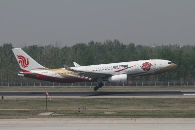 date：2010-05-01location：Beijing Capital Intl Airport - ZBAAairline：Air China - CCAregistration：B-6075aircraft：A330-200remark：Gold Livery(紫金号)
