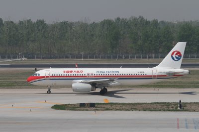 date：2010-05-01location：Beijing Capital Intl Airport - ZBAAairline：China Eastern Airlines - CESregistration：B-6376aircraft：A320-200