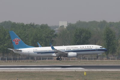date：2010-05-01location：Beijing Capital Intl Airport - ZBAAairline：China Southern Airlines - CSNregistration：B-5125aircraft：B737-800