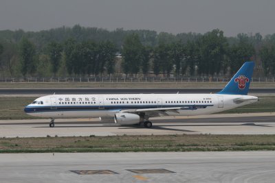 date：2010-05-01location：Beijing Capital Intl Airport - ZBAAairline：China Southern Airlines - CSNregistration：B-6552aircraft：A321-200