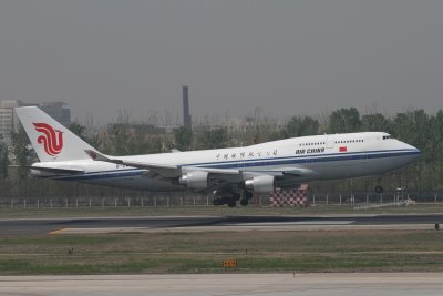 date：2010-05-01location：Beijing Capital Intl Airport - ZBAAairline：Air China - CCAregistration：B-2469aircraft：B747-400M