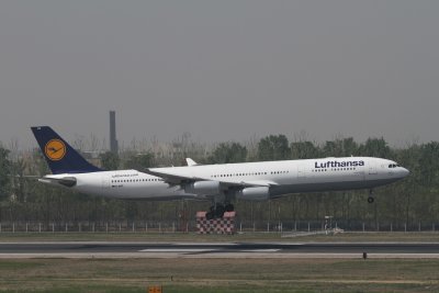 date：2010-05-01location：Beijing Capital Intl Airport - ZBAAairline：Lufthansa - DLHregistration：D-AIFEaircraft：A340-300