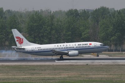date：2010-05-01location：Beijing Capital Intl Airport - ZBAAairline：Air China - CCAregistration：B-2588aircraft：B737-300