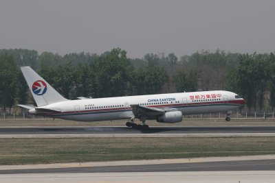date：2010-05-01location：Beijing Capital Intl Airport - ZBAAairline：China Eastern Airlines - CESregistration：B-2569aircraft：B767-300ER