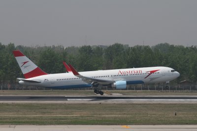 date：2010-05-01location：Beijing Capital Intl Airport - ZBAAairline：Austrian Airlines - AUAregistration：OE-LAEaircraft：B767-300ER