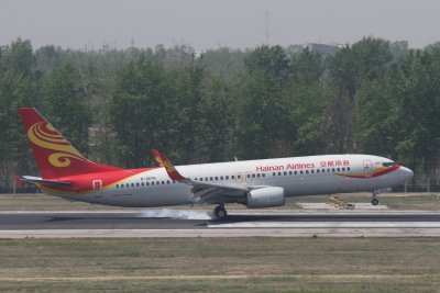 date：2010-05-01location：Beijing Capital Intl Airport - ZBAAairline：Hainan Airlines - CHHregistration：B-2676aircraft：B737-800