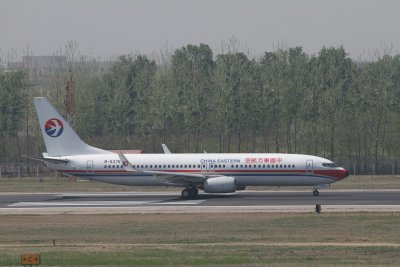 date：2010-05-01location：Beijing Capital Intl Airport - ZBAAairline：China Eastern Airlines - CESregistration：B-5376aircraft：B737-800