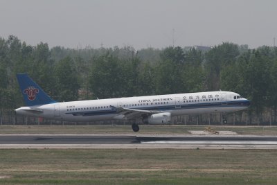 date：2010-05-01location：Beijing Capital Intl Airport - ZBAAairline：China Southern Airlines - CSNregistration：B-6579aircraft：A321-200