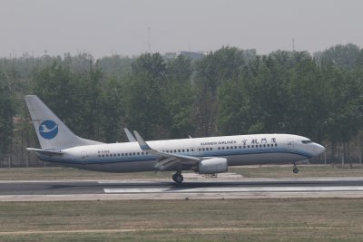 date：2010-05-01location：Beijing Capital Intl Airport - ZBAAairline：Xiamen Airlines - CXAregistration：B-5302aircraft：B737-800