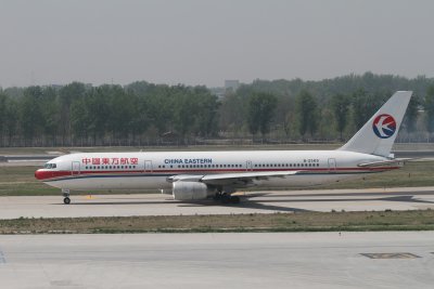 date：2010-05-01location：Beijing Capital Intl Airport - ZBAAairline：China Eastern Airlines - CESregistration：B-2569aircraft：B767-300ER