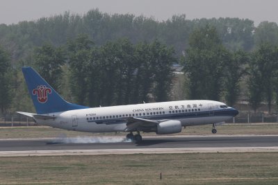date：2010-05-01location：Beijing Capital Intl Airport - ZBAAairline：China Southern Airlines - CSNregistration：B-5250aircraft：B737-700