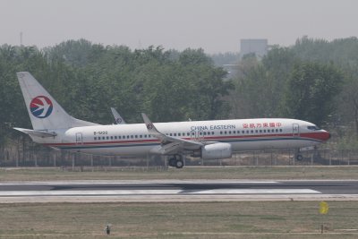 date：2010-05-01location：Beijing Capital Intl Airport - ZBAAairline：China Eastern Airlines - CESregistration：B-5100aircraft：B737-800