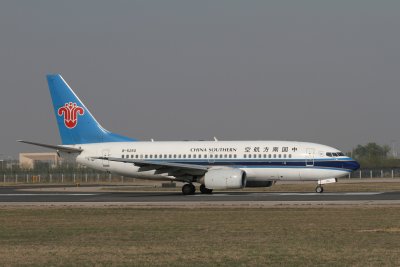 date：2010-05-01location：Beijing Capital Intl Airport - ZBAAairline：China Southern Airlines - CSNregistration：B-5250aircraft：B737-700