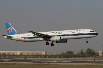 date：2010-05-01location：Beijing Capital Intl Airport - ZBAAairline：China Southern Airlines - CSNregistration：B-6318aircraft：A321-200