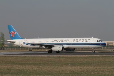 date：2010-05-01location：Beijing Capital Intl Airport - ZBAAairline：China Southern Airlines - CSNregistration：B-6581aircraft：A321-200