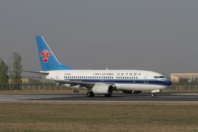 date：2010-05-01location：Beijing Capital Intl Airport - ZBAAairline：China Southern Airlines - CSNregistration：B-2916aircraft：B737-700